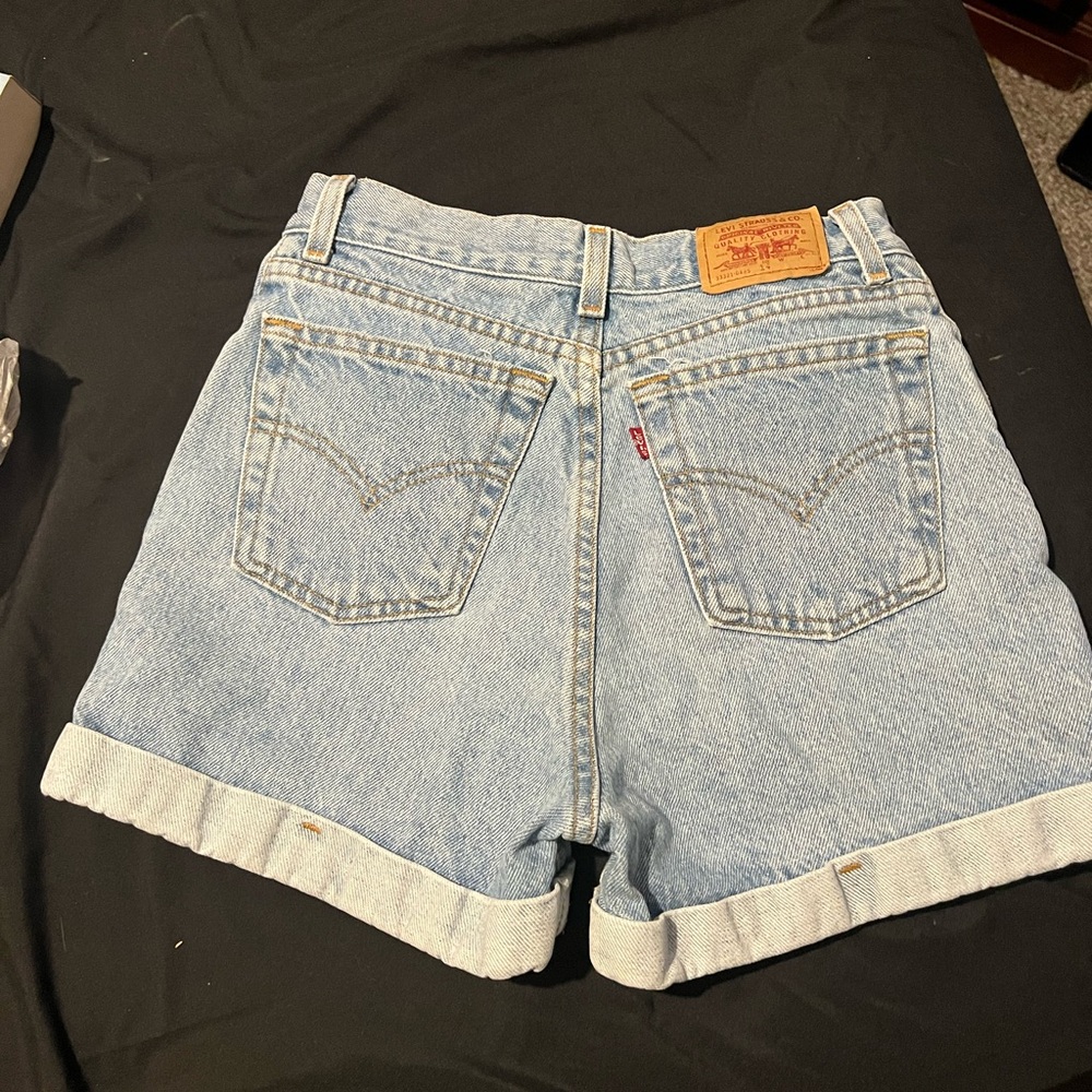 Levi’s shorts worn a few times. Next to new - Picture 3 of 5